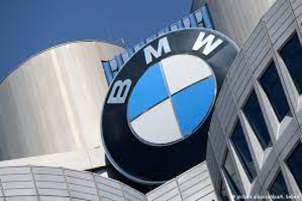 پاورپوینت،تحلیل محیط و استراتژی بازاریابی شرکت بی ام و BMW